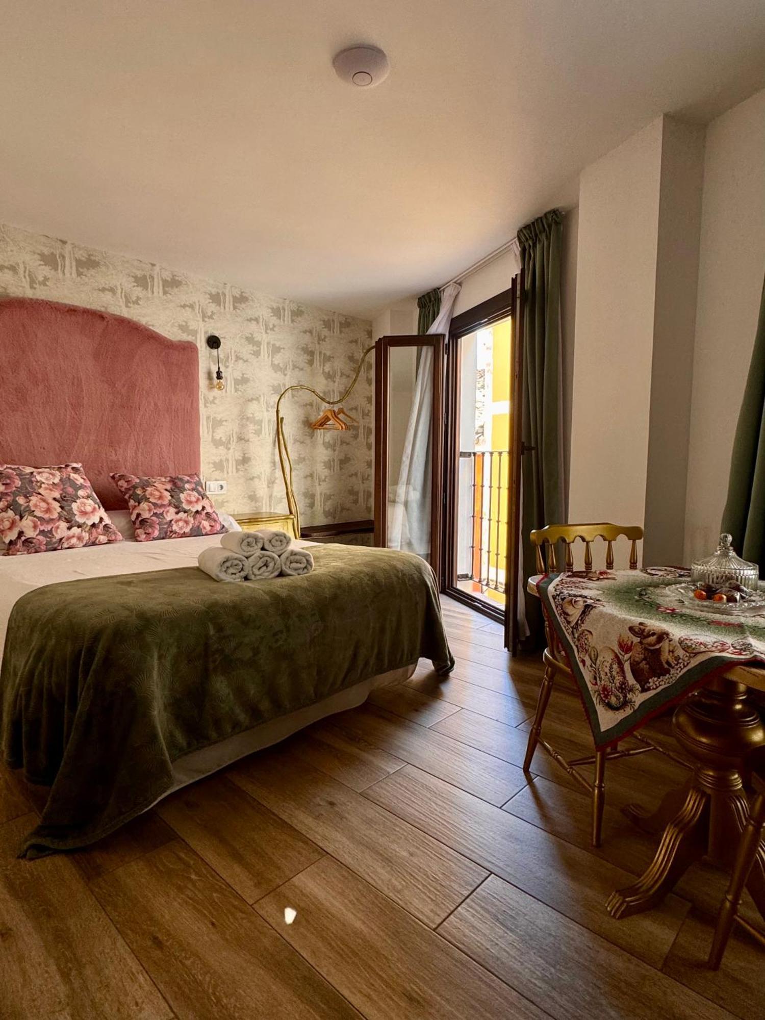 Ateneo Cuenca Suites Con Cocina En El Casco Historico Екстериор снимка